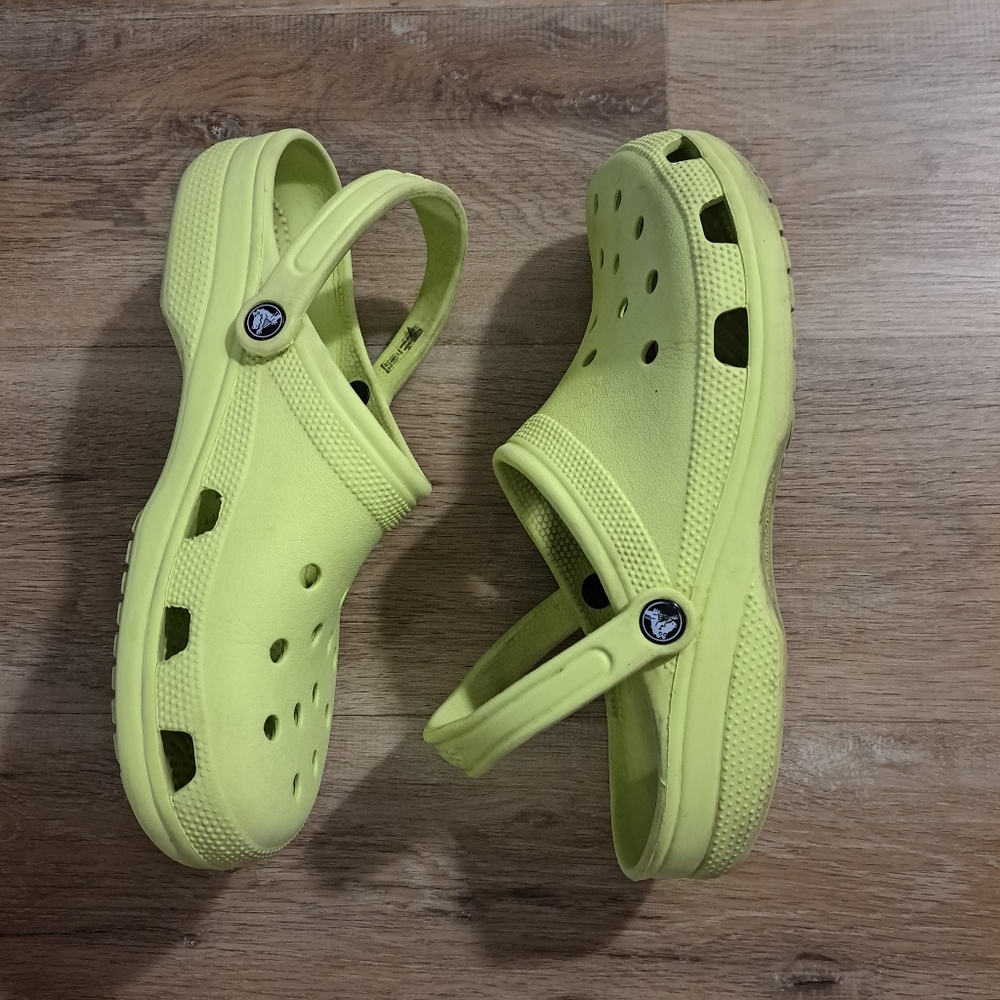 CROCS Men's Lime Green Sports Mode Shoes Size 12 - Picture 3 of 10